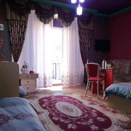 Tubram S Ailəvi Qonaq Evi Bed & Breakfast Şǝki Bagian luar foto